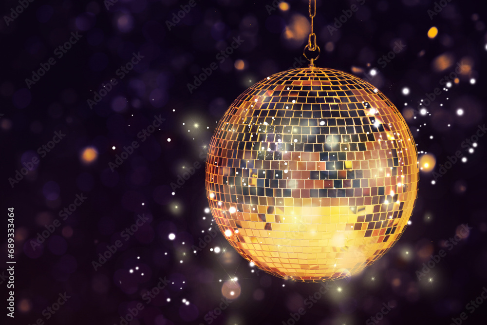 Obraz premium Shiny disco ball on dark purple background with blurred lights, space for text. Bokeh effect