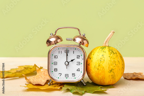 Alarm clock with autumn lea...