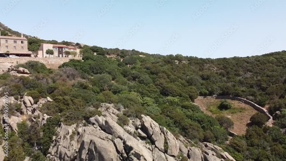 Vue aérienne panoramique de la mer avec montagne et sa route, Corse, France, Europe
Vue aérienne panoramique de la mer avec montagne et sa route, Corse, France, Europe