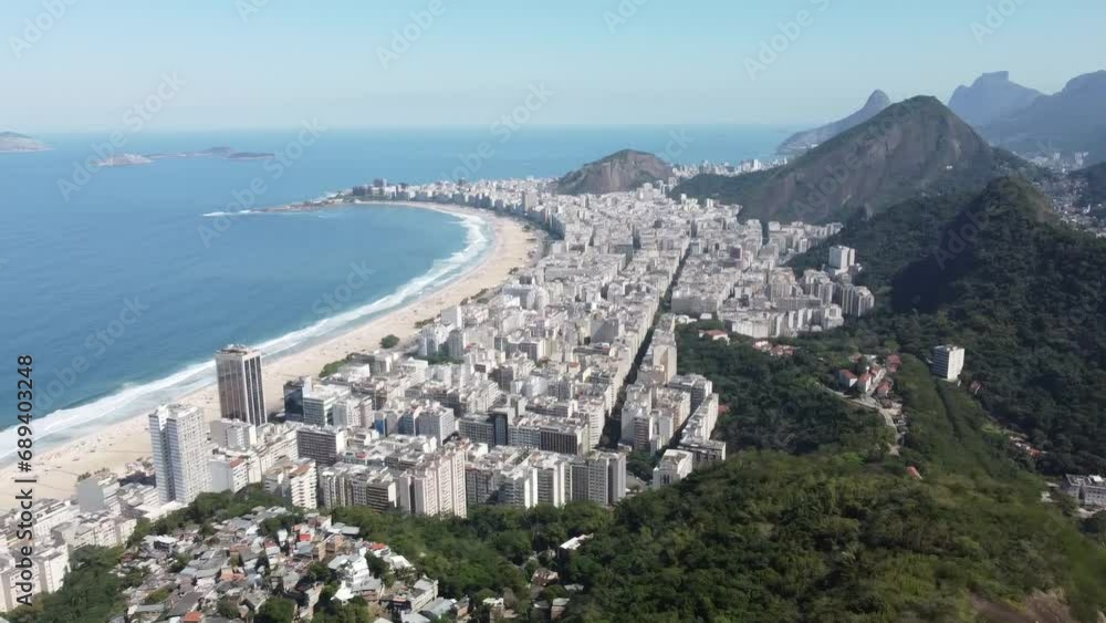 Vue aérienne panoramique d la ville Rio de Janeiro avec la plage Copacabana et montagne Corcovado, Brésil Vue aérienne panoramique d la ville Rio de Janeiro avec la plage Copacabana et montagne Corcovado, Brésil