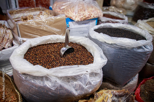 Billede på lærred Bags of premium kampot black pepper displayed and sold in Samaki Market, a famou