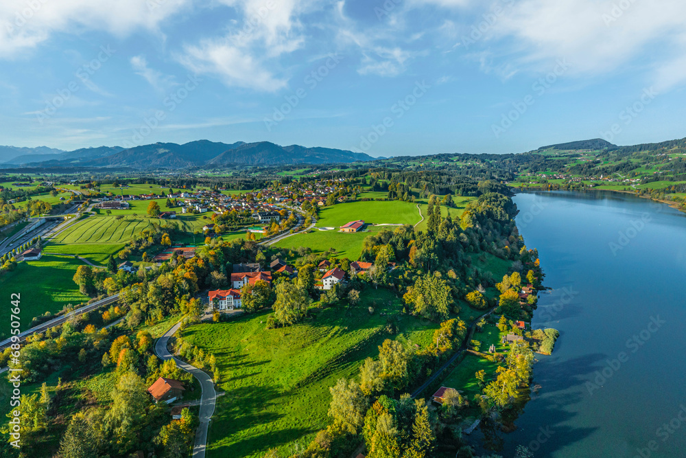 Herbst im Allgäu am Niedersonthofener See, Ausblick ins südliche Illertal bei Immenstadt