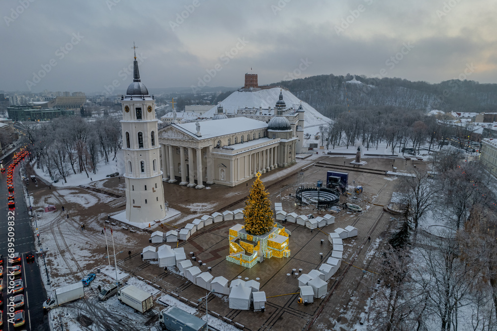 Obraz na płótnie Aerial winter morning sunrise view of Cathedral Square, Vilnius old town, Christmas Tree, Lithuania w salonie