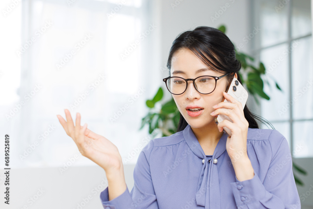 女性リモートワークイメージ 女性リモートワークイメージ