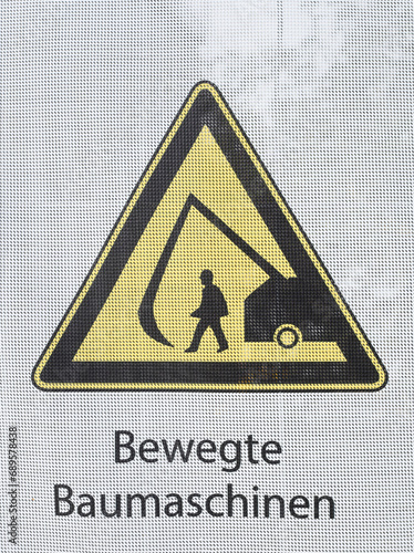 Gelbes Warnschild bewegte Baumaschinen, Deutschland photo