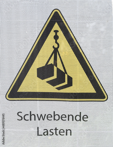 Gelbes Warnschild Schwebende Lasten, Deutschland