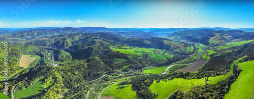 Lot nad Andrzejówką wiosną. Beskidzkie krajobrazy wiosenne- Panorama.