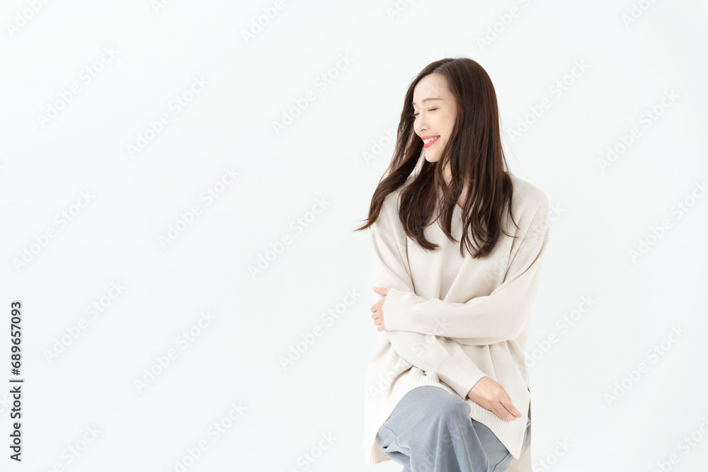椅子に座る女性 椅子に座る女性