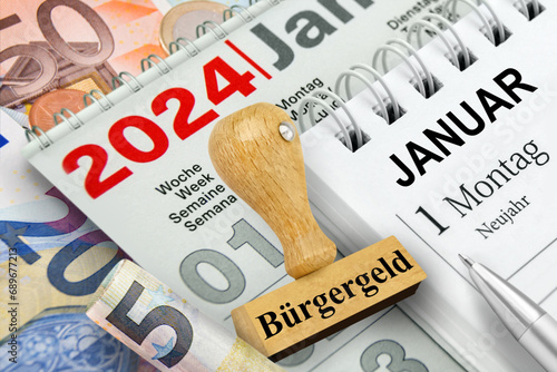 Deutscher Kalender 1. Januar 2024 Neujahr und Stempel mit Bürgergeld und Euro Geldscheine