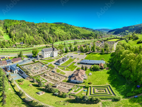 Fototapeta Naklejka Na Ścianę i Meble -  Lot nad Muszyną wiosną.  Piękna panorama wiosenna.