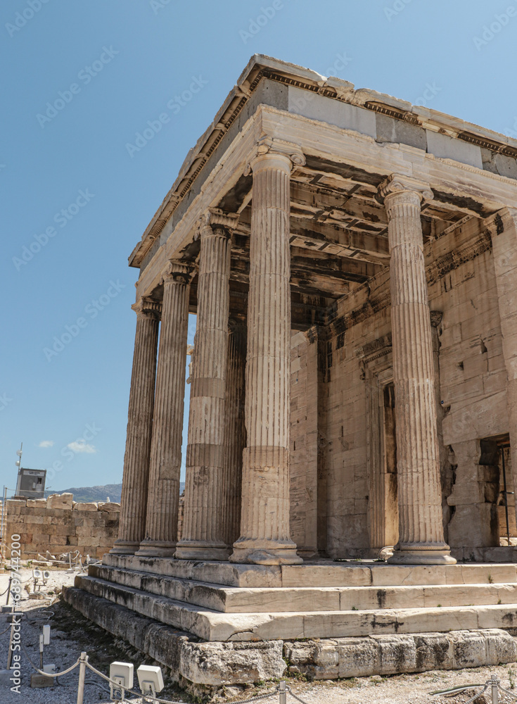 Obraz premium Erechtheion entrance columns in Athens