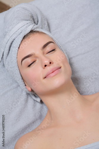 Portrait of beautiful young woman with perfect skin in spa salon.. Beauty treatment concept.