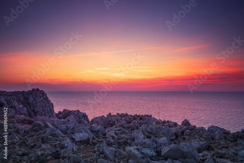 Krajobraz morski, fioletowy zachód słońca