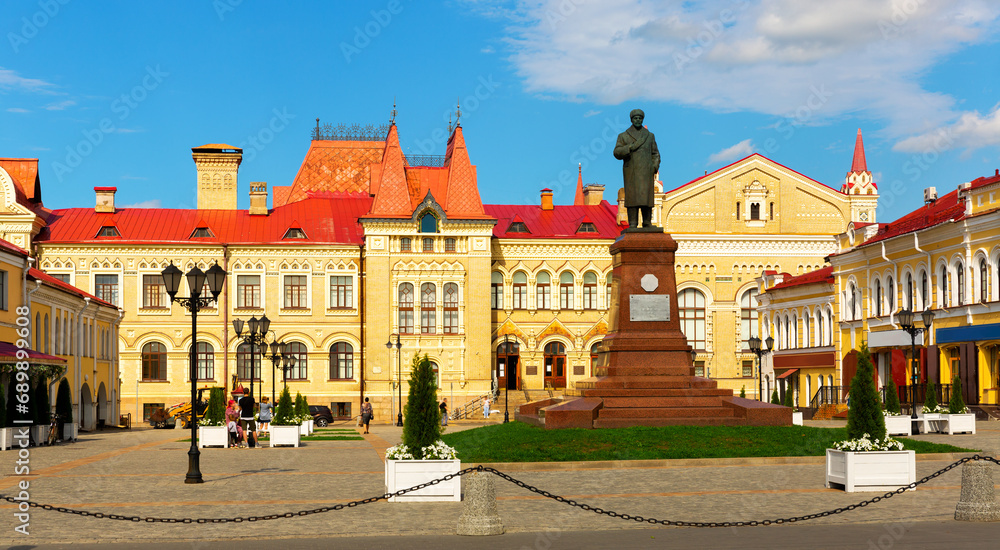 Red Square in Rybinsk with view of Architecture and Art Museum and monument to Lenin.
