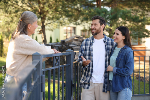 Cuadro en lienzo Friendly relationship with neighbours