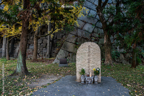 大坂夏の陣淀殿秀頼自刃の碑