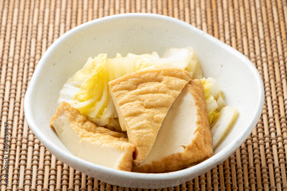 厚揚げと白菜の煮物。
厚揚げと白菜の煮物。