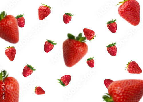 Fotografía Red strawberries, Creative composition with floating levitating ripe strawberries on a pastel background