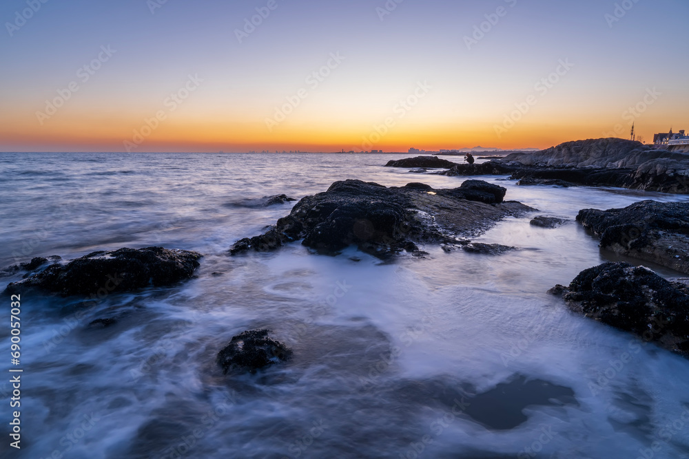 In the evening, the seaside scenery