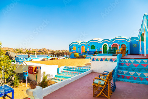 Fotografía Colorful bright houses of a Nubian village.