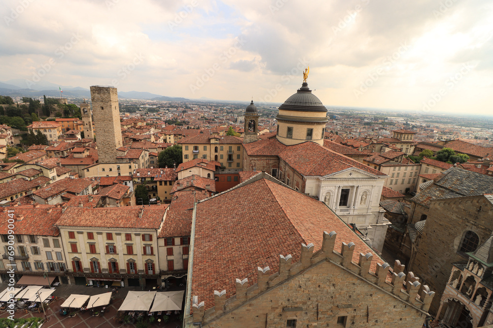 Bergamo, Oberstadt mit Dom vom Stadtturm gesehen