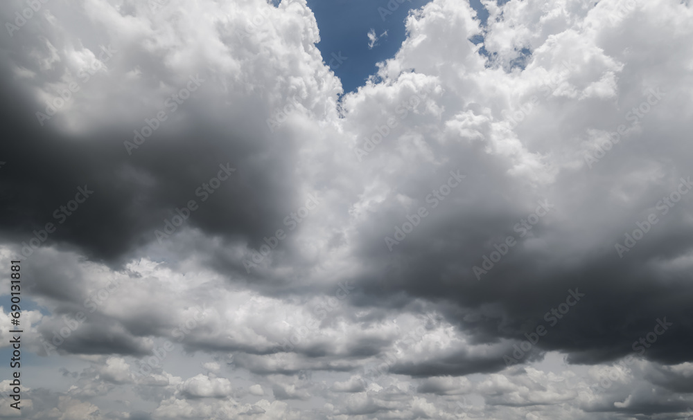 Obraz premium Dark sky with stormy clouds. Dramatic sky rain,Dark clouds before a thunder-storm.