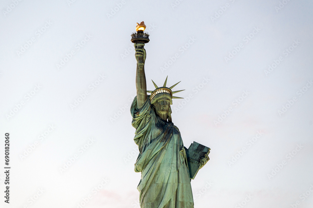 Fototapeta premium Statue of Liberty against gray sky