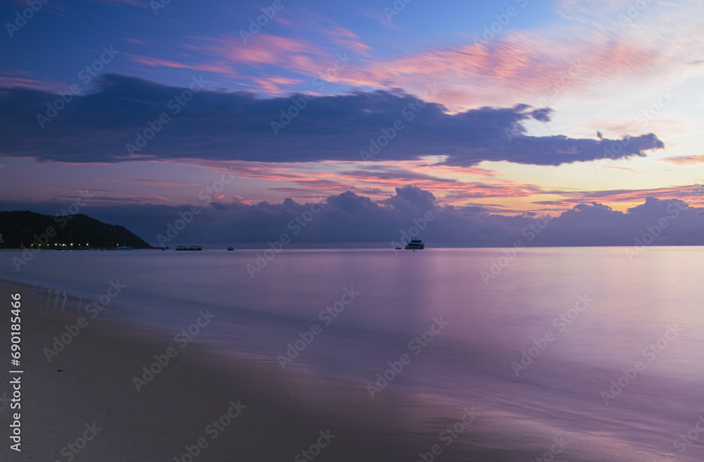 Obraz premium sunset over the sea