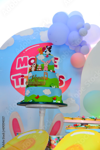 Birthday cake with a cute animal theme