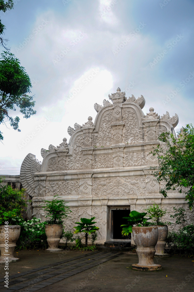 Gedhong Temanten buildings. with buildings and decorated roofs, Gedhong Gapuro Panggung. west gate Gedhong Temanten buildings. with buildings and decorated roofs, Gedhong Gapuro Panggung. west gate