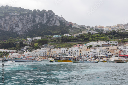 Capri harbor (ID: 690243237)