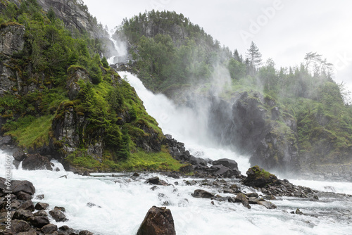 waterfall (ID: 690243609)