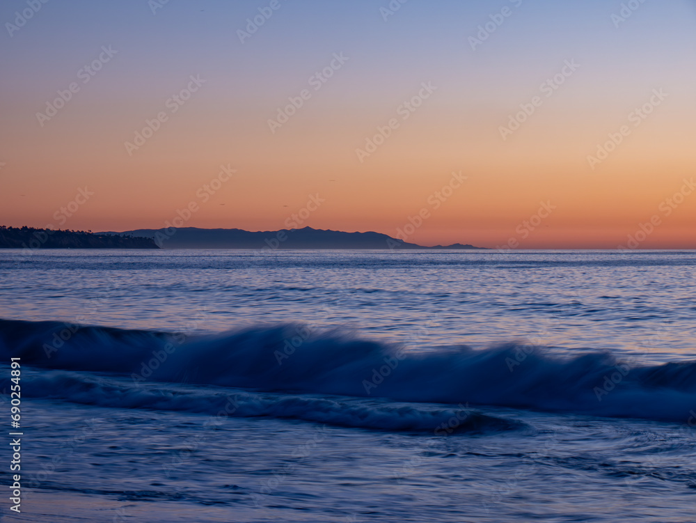 Fototapeta premium Beautiful Sunset Over the Pacific Ocean, Scenic Beach in California 25