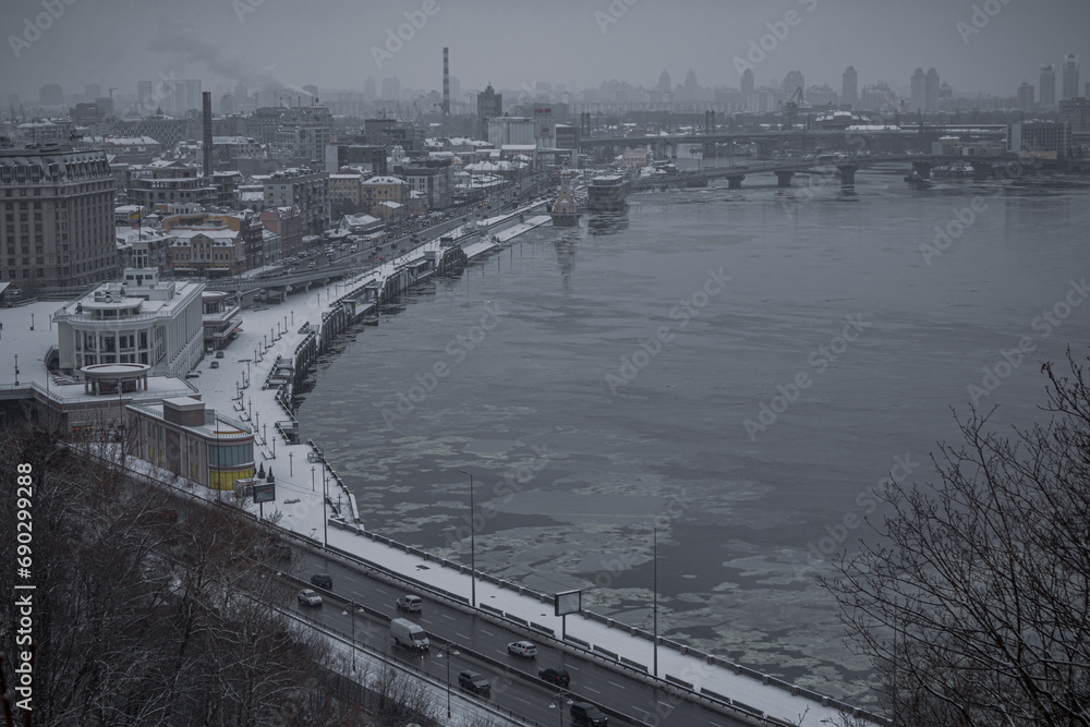 KYIV, UKRAINE - DECEMBER 8, 2023: SINCE THE MORNING, THE CITY WAS HEAVILY SNOWED. VIEW OF THE DNIPRO RIVER FROM THE BRIDGE
