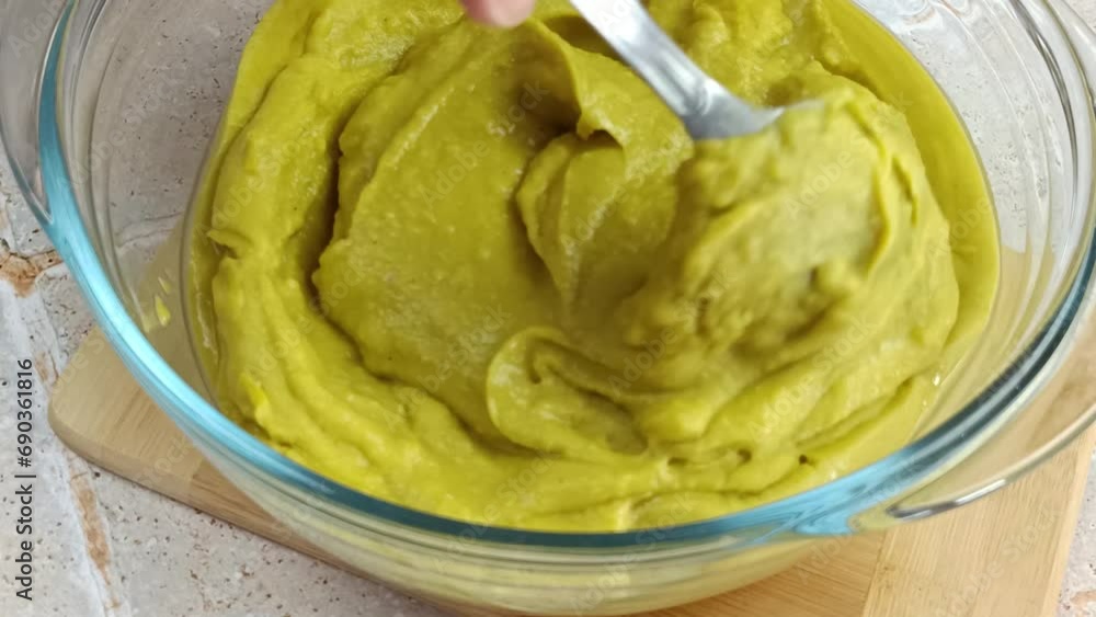 purée de pois cassés dans un plat purée de pois cassés dans un plat
