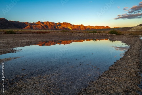 Fototapeta Naklejka Na Ścianę i Meble -  4K Image: Stunning Dawn View of Lake Mead near Las Vegas