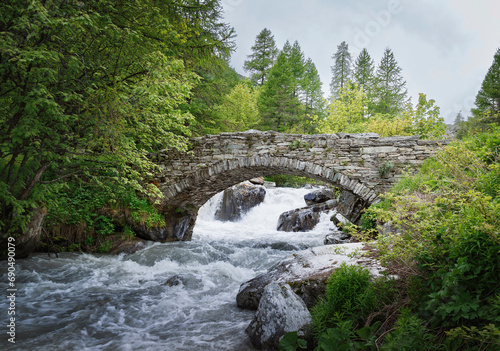 Pont Romain, vallée de Bellino, alpes cotiennes, Piémont, Italie