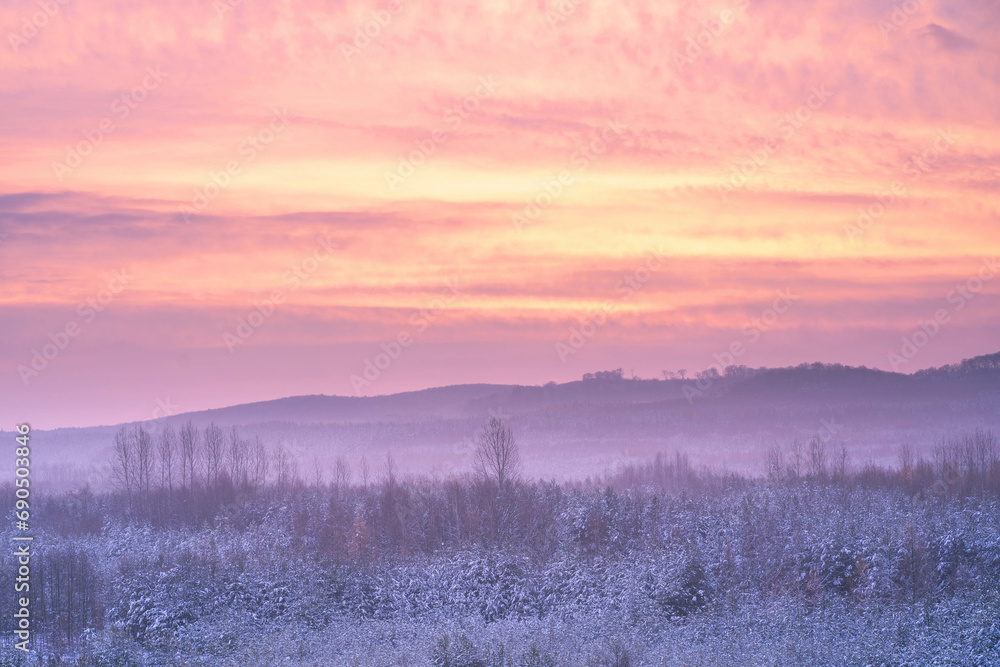 Zimowy kolorowy wschód słońca - obrazy, fototapety, plakaty 