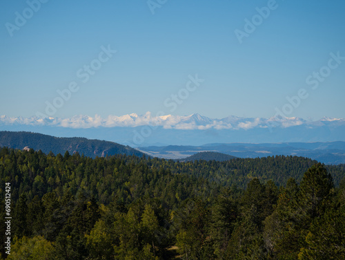 Fototapeta Naklejka Na Ścianę i Meble -  Colorado peaks in the distance