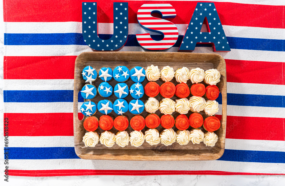 Fototapeta premium American Flag Mini Cupcakes