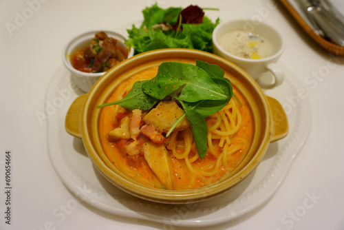 Business Lunch set: pasta, cream soup, salad