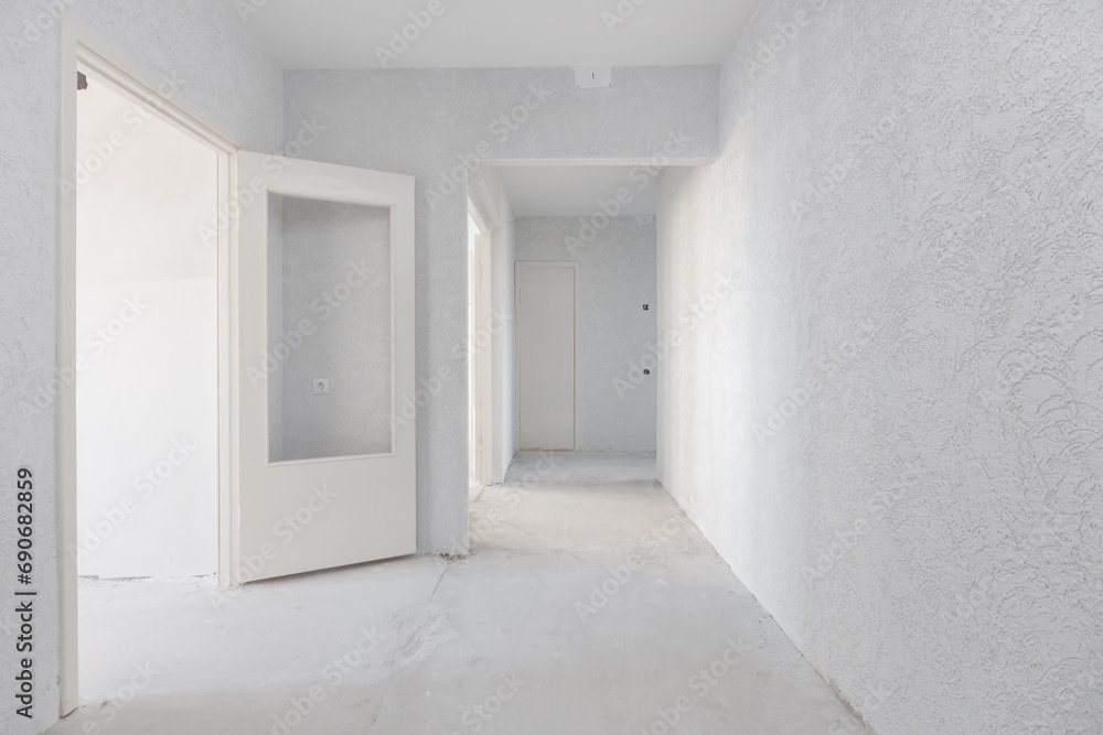 Fototapeta premium interior of the apartment without decoration in gray colors. rough finish