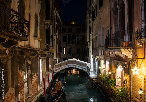 Canal in Venice © Mateusz