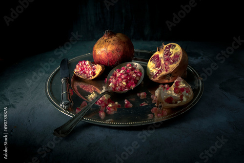 Konstfotografi Chiaroscuro still life of pomegranates