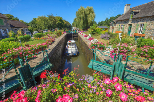 Malestroit, Bretagne, passage de l'écluse, canal de Nantes à Brest photo