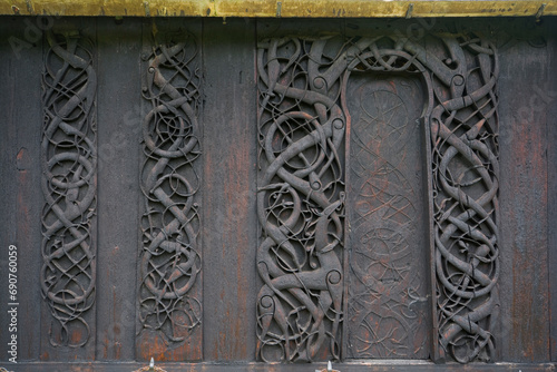 Fotografia Decorations on the wall of Urnes stave church in Ornes, Norway