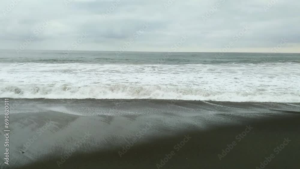 Sea waves on the Pasific ocean