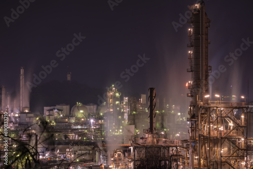 Wallpaper Mural 日本の岡山県倉敷市のとても美しい工場の夜景 Torontodigital.ca