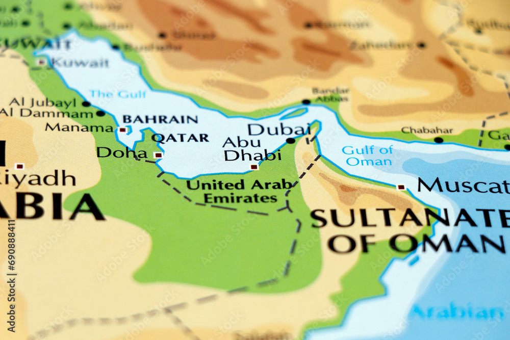 Obraz na płótnie world map of middle east countries, qatar, oman, united arab emirates, bahrain, dubai, abu dhabi, manama, doha in close up w salonie