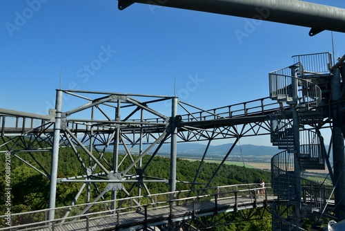 Obraz na płótnie Tourist attraction observation trail above the treetops w salonie